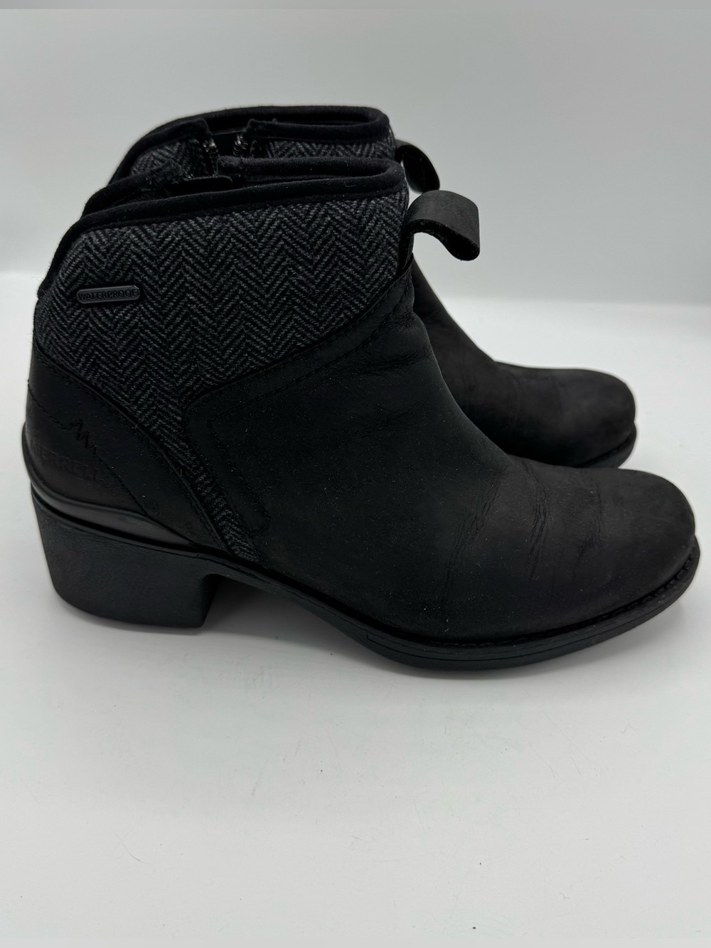 Merrell Women's Chateau II Mid Pull waterproof boots in black herringbone wool 7